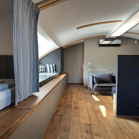With Air Conditioning And Garage Parking, Zakrzowek *